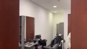 Alejandro Moreno exhibe el “Salón VIP” de Morena: “Cobran por trabajar, no por maquillarse”