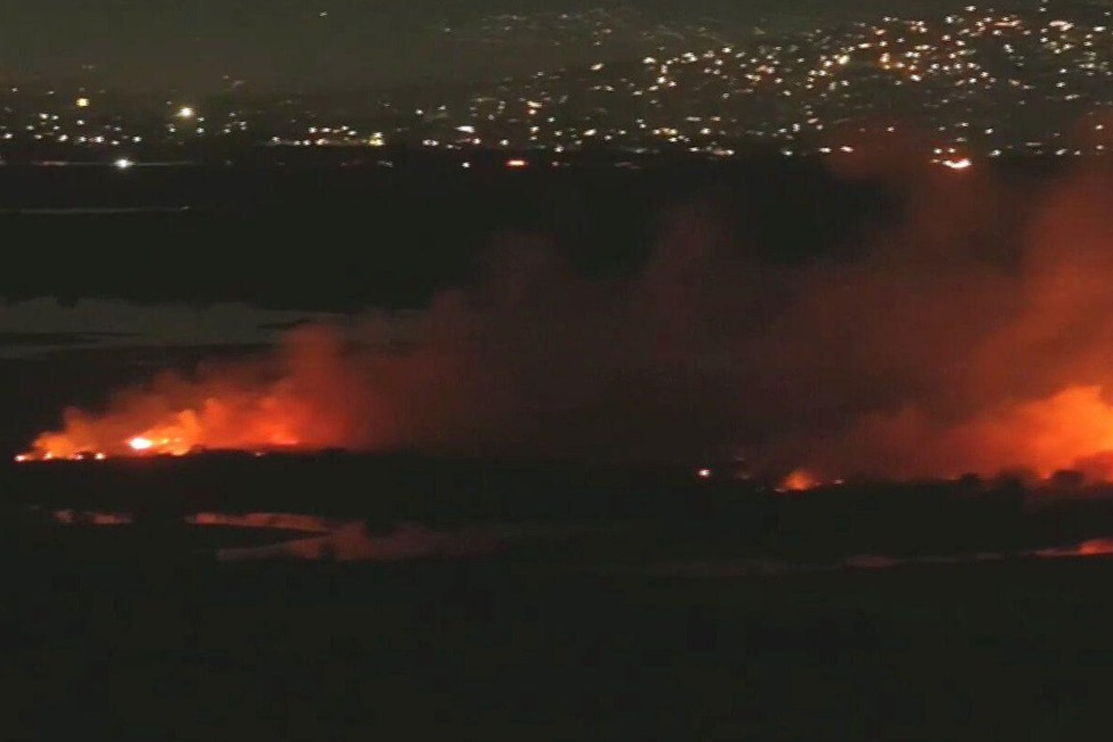 Incendio en Nezahualcóyotl, Edomex: Humo llega hasta la CDMX en plena contingencia ambiental