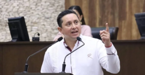 Rafael Echazarreta advierte que los derechos y la democracia deben defenderse todos los días