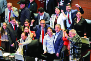 Alejandro Moreno acusa degradación política en el Senado tras confrontación con víctima