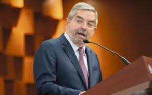 Alejandro Moreno lanza críticas a gestión de Juan Ramón de la Fuente en la Cancillería