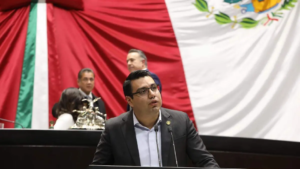 El diputado Juan Moreno de Haro exige recuperar la calidad del sistema de salud ante crisis en hospitales