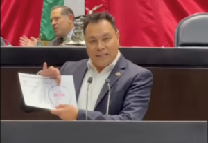 El diputado Arturo Yáñez impulsa iniciativa para regular servicios aeroportuarios y proteger a usuarios