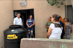 Arturo Yáñez acerca tinacos y boilers solares accesibles a familias de Durango