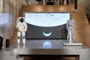Astronautas de la NASA del programa Artemis vestirán ropa de Prada