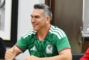 Alejandro Moreno afirma que Morena enfrenta una crisis por sus contradicciones y señalamientos internos